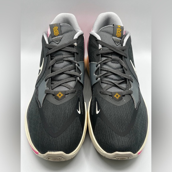 Nike Kyrie 5 Low Coconut Milk Pink Basketball Shoes - Men’s Size 18 (DJ6012-005) - Picture 3 of 9